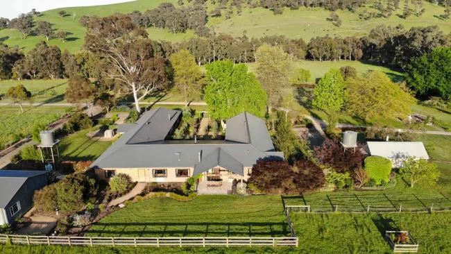 Dixons Creek Accommodation
